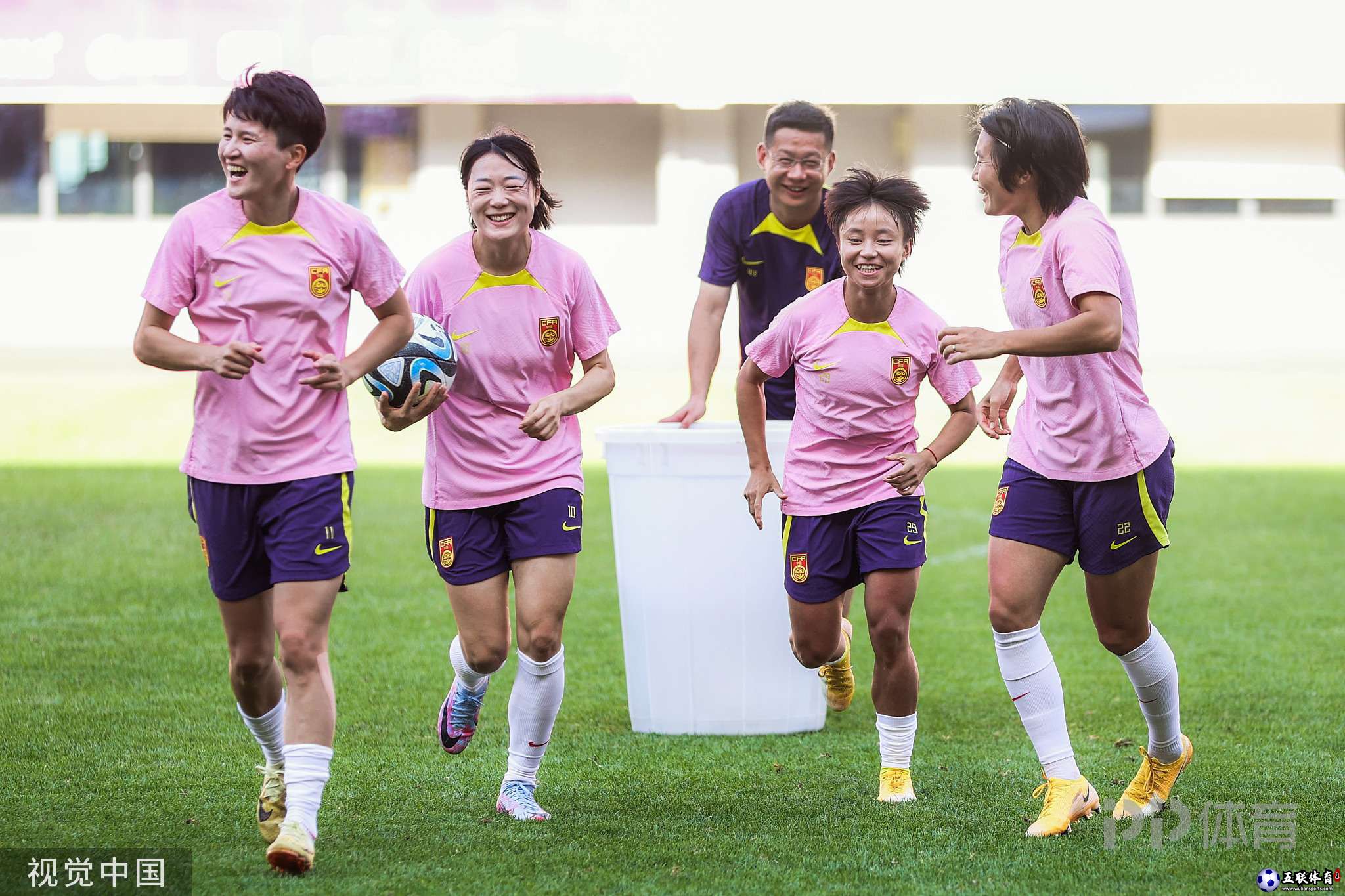 女足正式启程前往澳大利亚 第8次征战女足世界杯。