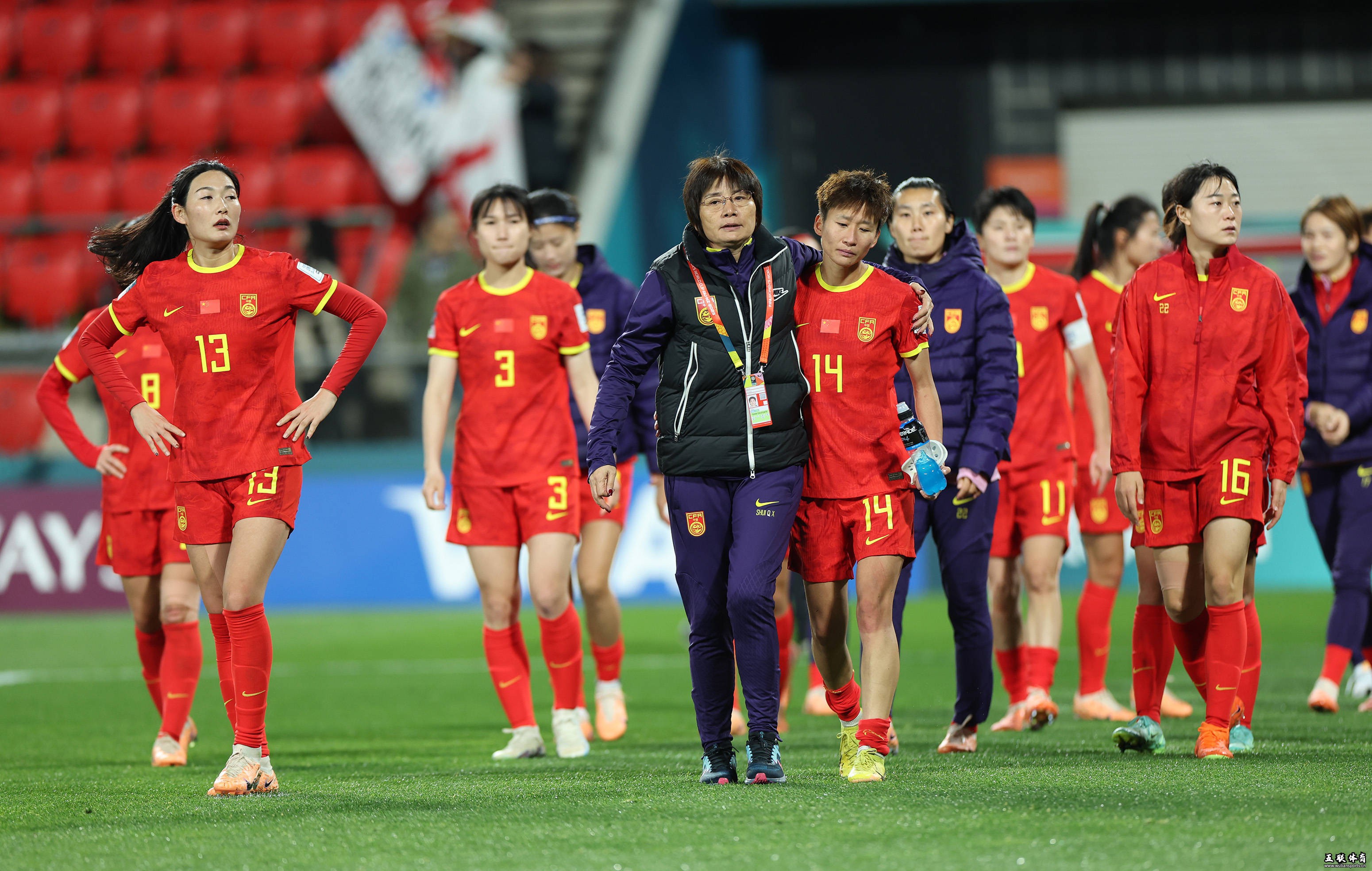 世界女足平均年薪1.4万美元 中国球员收入和国外比并不低。