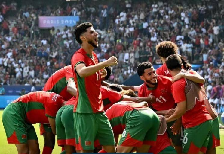 4-0，血洗！奥运男足黑马诞生：亚冠射手王吊打美国，进4强冲决赛。
