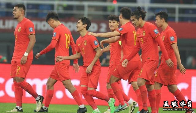 国足集训名单曝光！9位新人入选，多名老将和归化球员未入围。