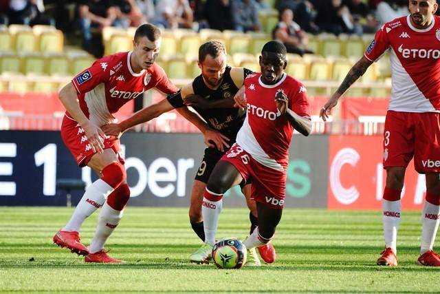 周五003法乙：阿纳西VS波城FC，法乙赛场谁主沉浮？谁又笑傲绿茵！