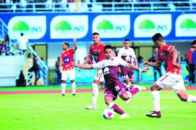 周三002亚洲杯：乌兹别克U20VS伊朗U20，谁能抢占先机？