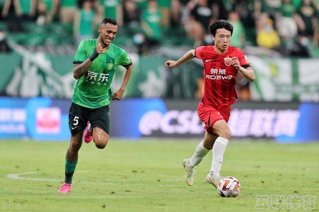 周三003亚冠：上海海港VS横滨水手，亚冠东亚对决谁能笑到最后？